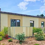 2 Bedroom Stunning In *